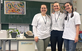 Studentische Mitarbeiterinnen des Schülerlabors MINT Bewegt Nachhaltig vor einer Station des Labors